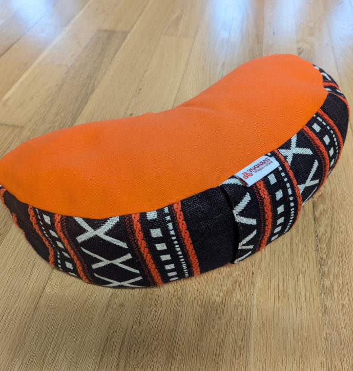 Pernă semilună YogaSat cu hrișcă, portocalie, premium quality