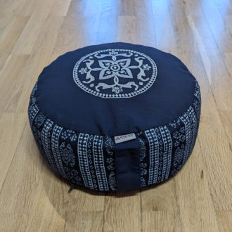 Pernă rotundă YogaSat cu hrișcă, bleumarin cu broderie, premium quality