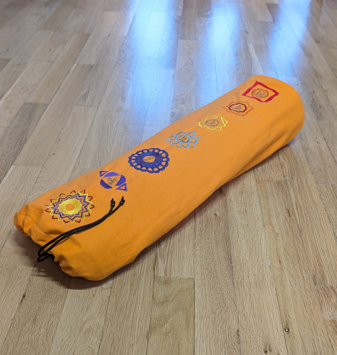 Geantă pt. saltea Yogasat, din bumbac. portocaliu cu broderie 7 chakre Geantă pt. saltea Yogasat, din bumbac. portocaliu cu broderie 7 chakre