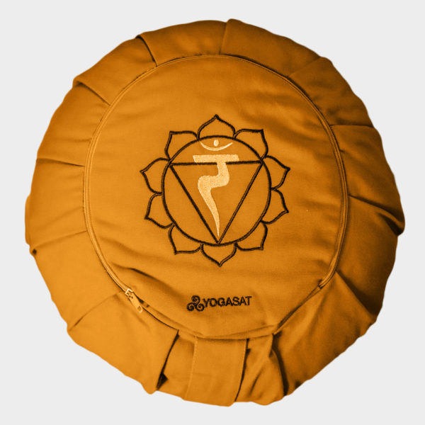 Pernă rotundă YogaSat cu hrișcă, galben mustar cu broderie Manipura Chakra, premium quality - Image 3