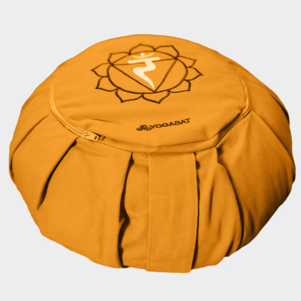 Pernă rotundă YogaSat cu hrișcă, galben mustar cu broderie Manipura Chakra, premium quality - Image 4