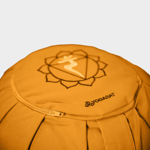 Pernă rotundă YogaSat cu hrișcă, galben mustar cu broderie Manipura Chakra, premium quality